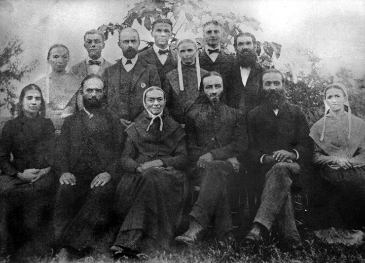 A old photograph that might be a portrait of the Jesse Engle Family.